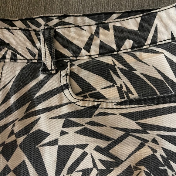 Authentic Icon Shorts - Picture 4 of 10